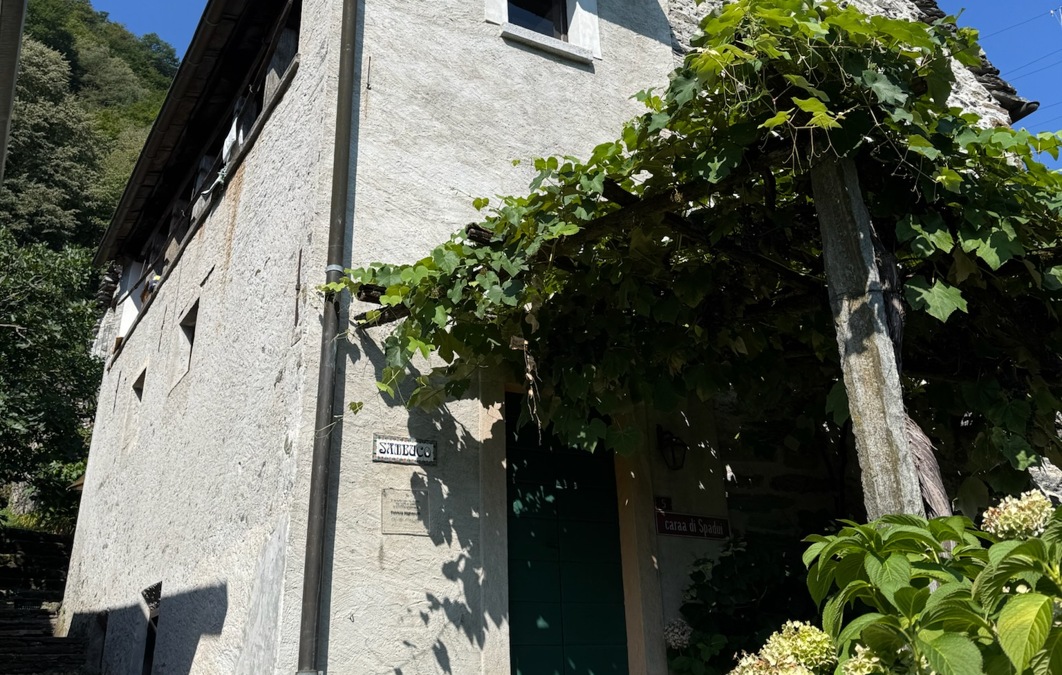 Casa Sambuco — Ferienhaus im Maggiatal